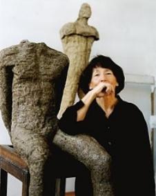 - MILANO, LA FONDAZIONE POMODORO APRE "SPACE TO  EXPERIENCE": ECCO  LA MOSTRA DELLA  SCULTRICE POLACCA  MAGDALENA ABAKANOWICZ